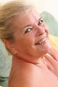 old grand mummy takes it like a pro to her gullet of hairy cunny
