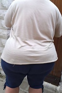 an elder girl gets plowed while on a bed